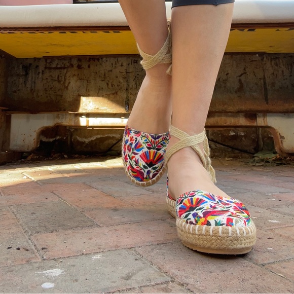 Mexican Embroidery Sandals - Picture 7 of 9